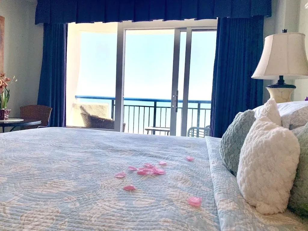 9394 honeymoon suite hilton couple