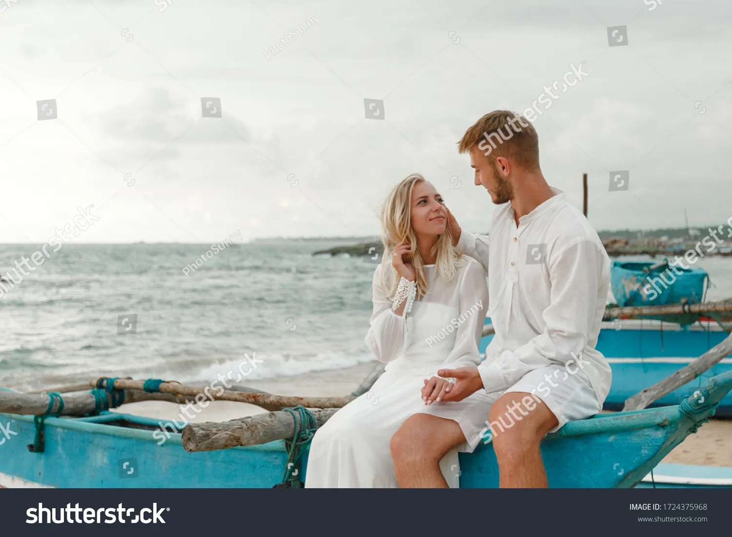 /img/9401-beach-honeymoon-photoshoot.webp