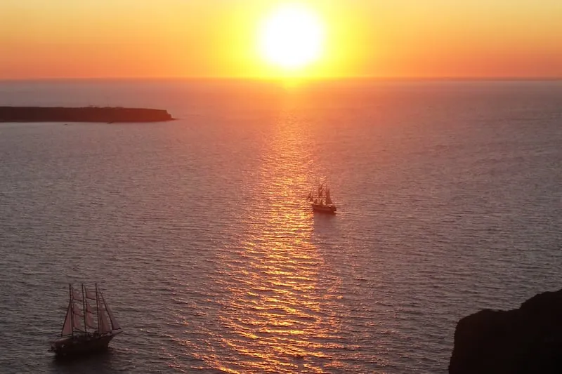 9465 santorini honeymoon couple