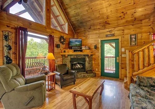 /img/9471-smoky-mountains-cabin-bedroom.webp