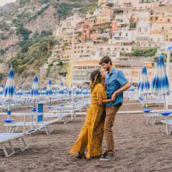 /img/9484-amalfi-coast-couple.webp