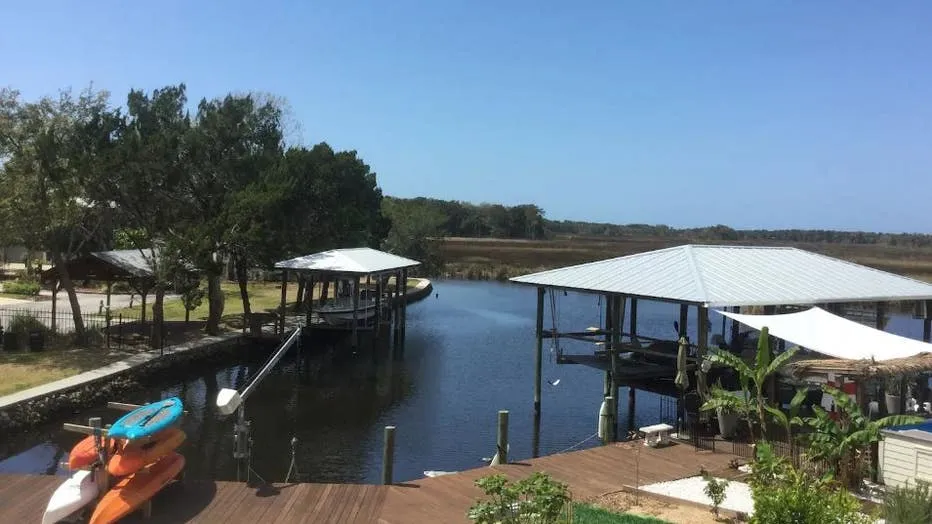9501 secluded treehouse