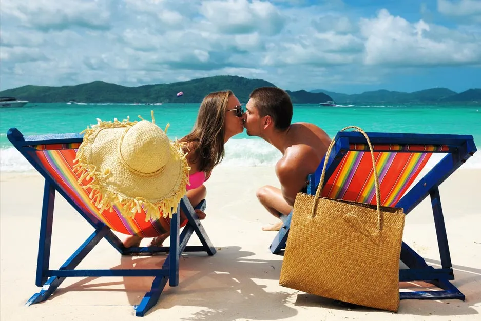 9511 couple on beach