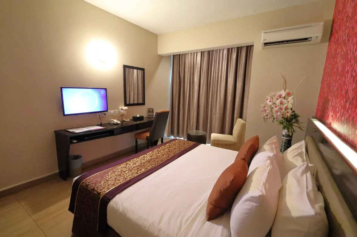 9548 seattle skyline at night