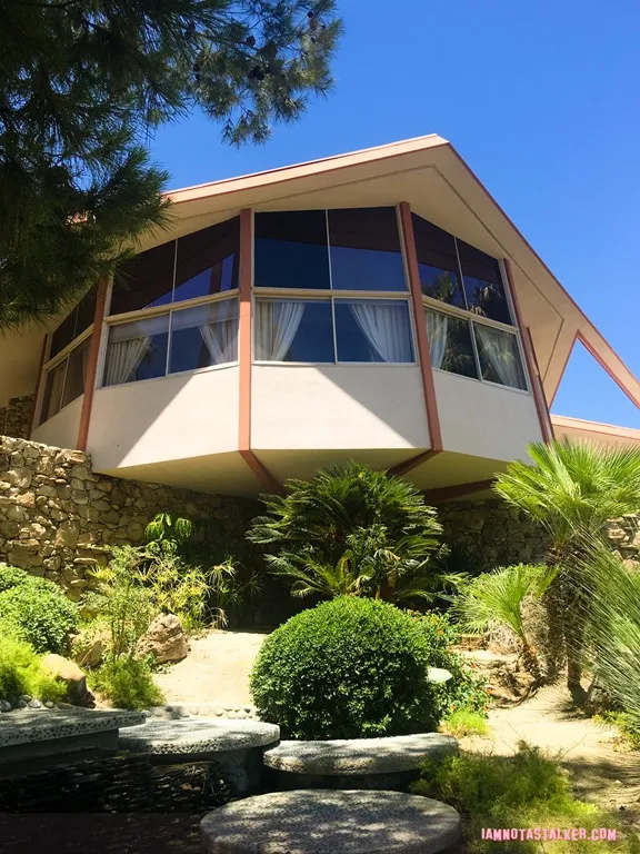 9583 elvis honeymoon hideaway bedroom