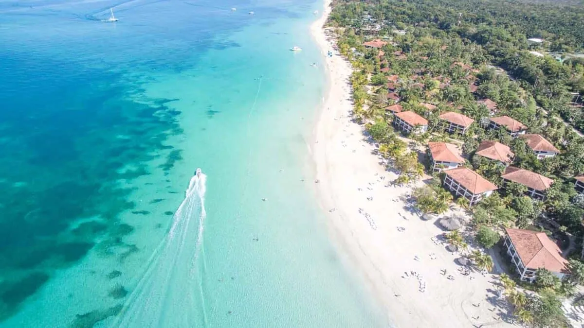 9598 jamaica couple scuba