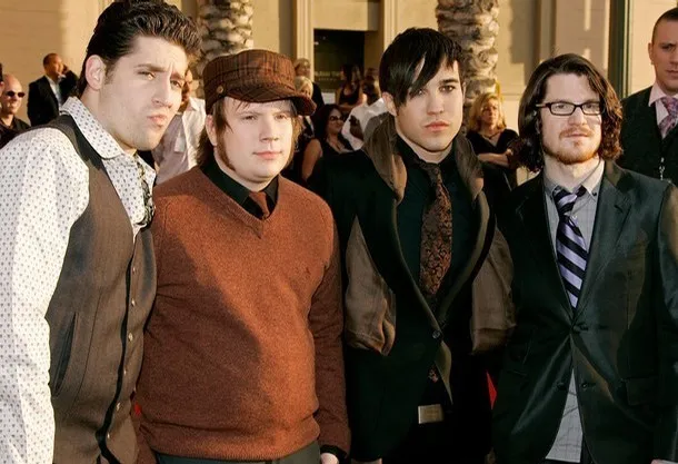 9605 fall out boy honeymoon 7