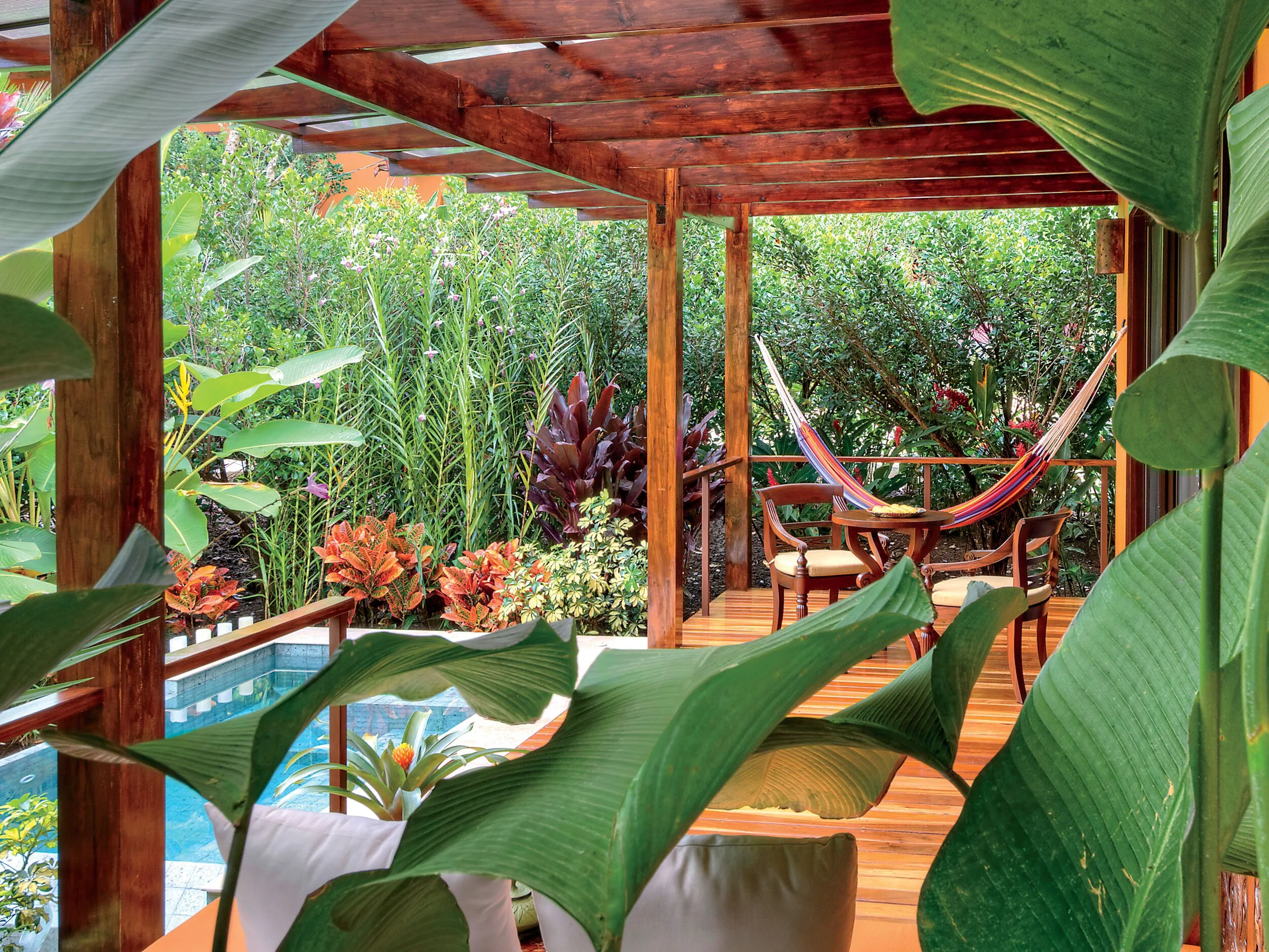 9676 romantic hotel exterior