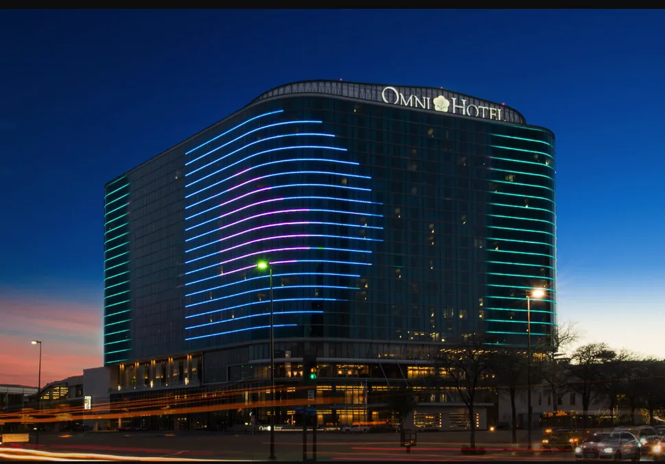 9680 couple sightseeing dallas