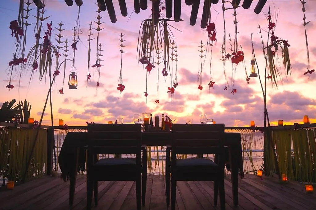 9685 couple honeymoon