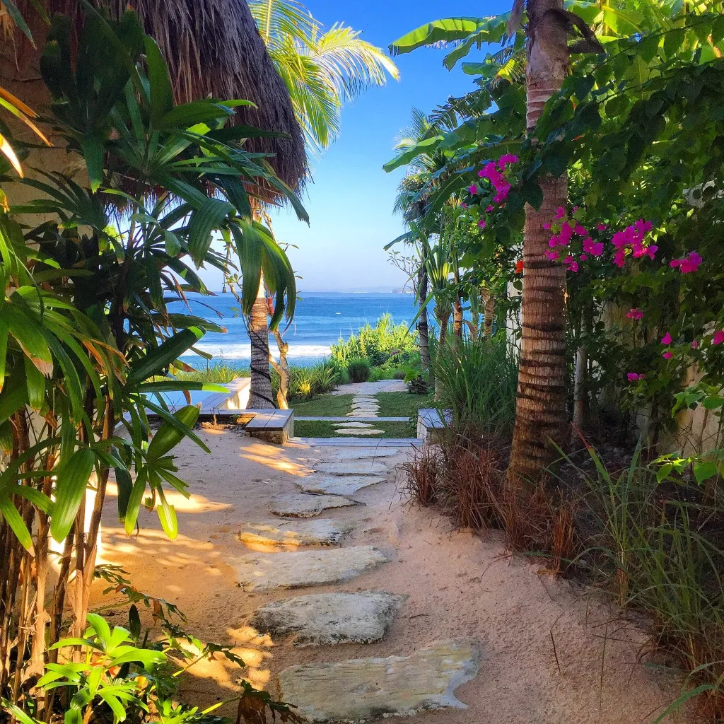 9685 paris eiffel tower